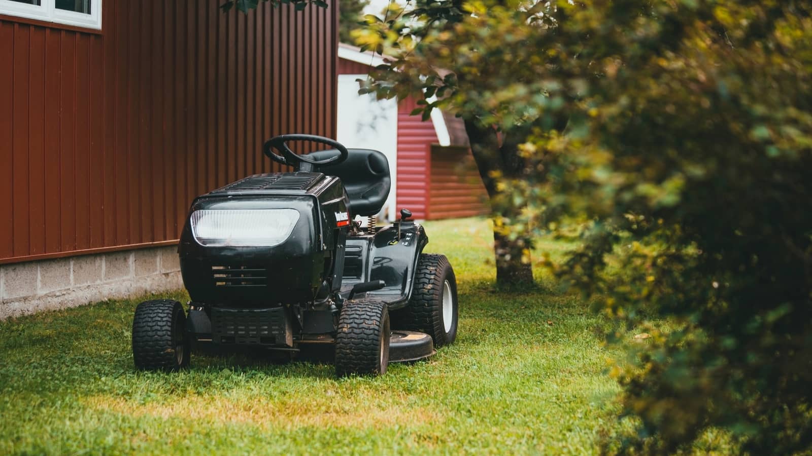 Buying a Ride On Lawn Mower Pros, Cons, and Features