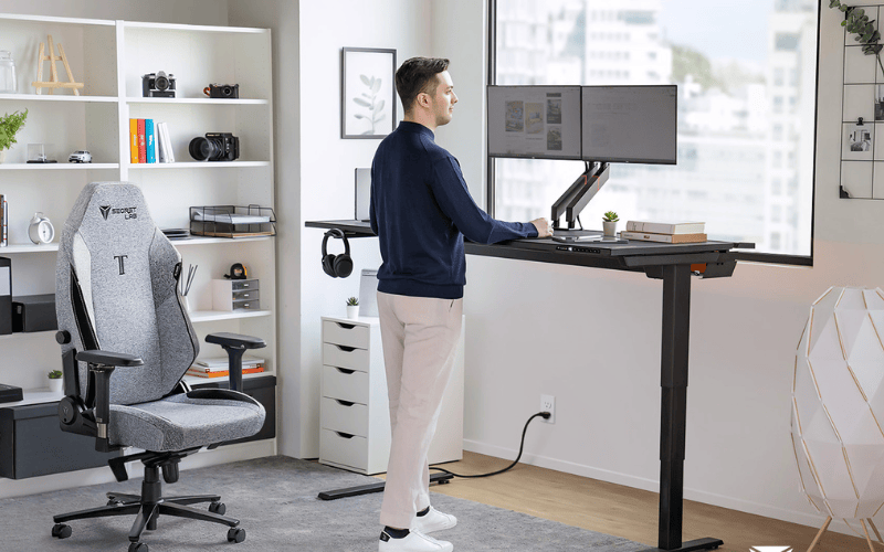 Using the Secretlab Magnus Pro as a Sit-Stand Desk 