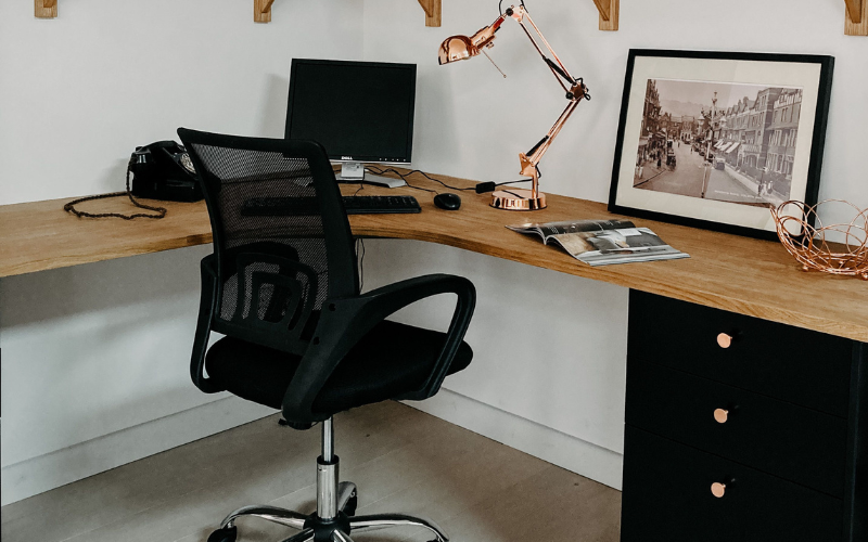 Types of Corner Desks Explained