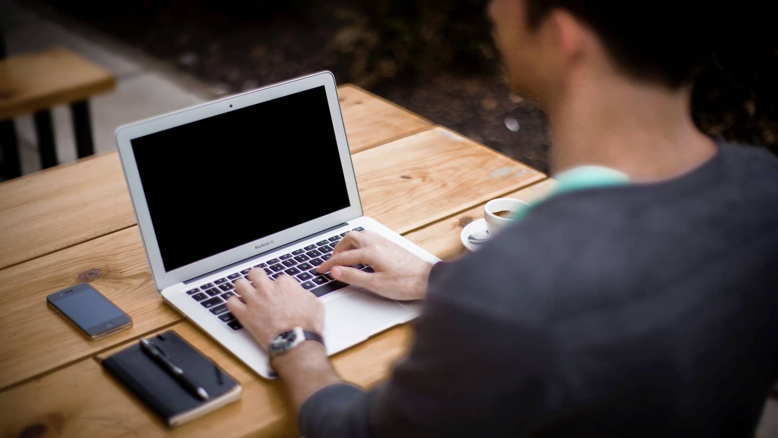 How to Keep Your Posture Strong While Working From Home