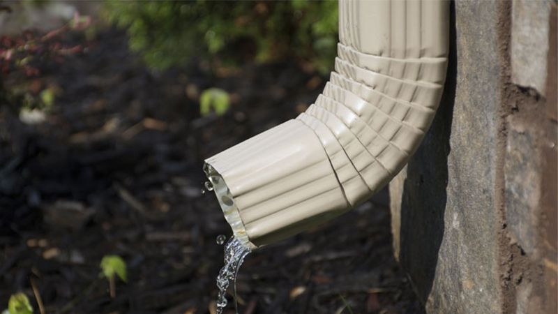 Signs of Clogged Guttering and Downpipes