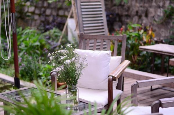 8 Fabulous Ways to Add Color to Your Outdoor Space