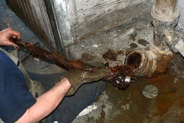 5 Plumbing Repairs You Might Not Want to Get Your Hands Dirty With